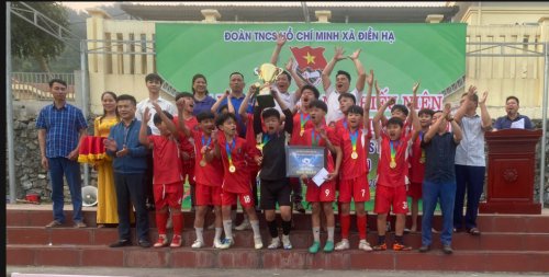 Nhất bóng đá.png